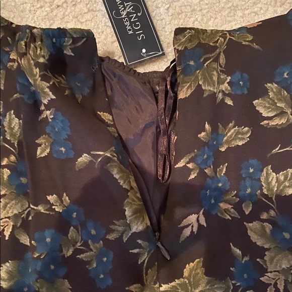 Women’s skirt and shirt - Picture 8 of 11